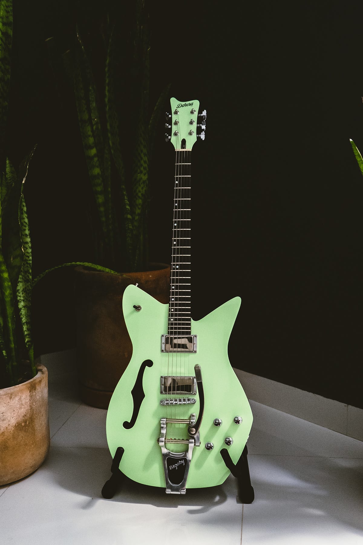 Electric Guitar MK I /MMXX/ Dehesa · plate 18
